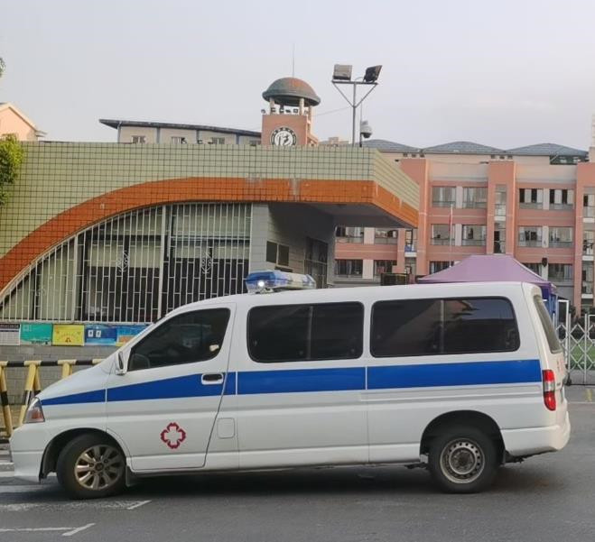 城关救护车出租护送骨折病人一公里多少钱